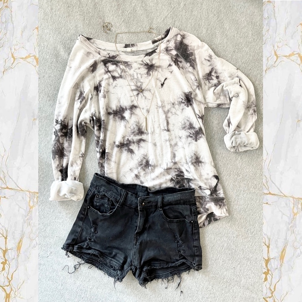 Celebrity pink crew neck sweater